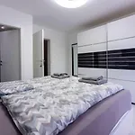 Exklusives Mit Privatpool, Whirlpool, Meerblick, Billard, Tischtennis, Fitnessgeraete *