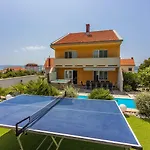 Prázdninový dům Exklusives Mit Privatpool, Whirlpool, Meerblick, Billard, Tischtennis, Fitnessgeraete Crikvenica