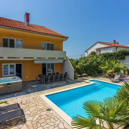 Ferienhaus Exklusives Mit Privatpool, Whirlpool, Meerblick, Billard, Tischtennis, Fitnessgeraete Crikvenica