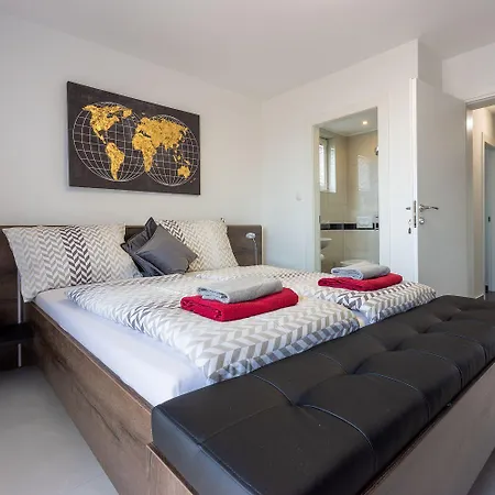 Holiday home Exklusives Mit Privatpool, Whirlpool, Meerblick, Billard, Tischtennis, Fitnessgeraete *