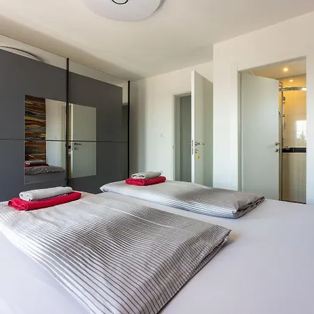 Exklusives Mit Privatpool, Whirlpool, Meerblick, Billard, Tischtennis, Fitnessgeraete Ferienhaus