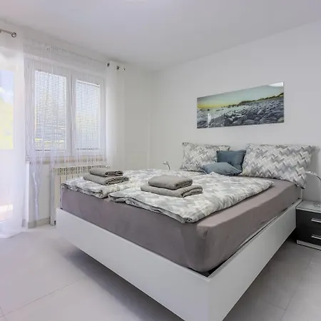 Exklusives Mit Privatpool, Whirlpool, Meerblick, Billard, Tischtennis, Fitnessgeraete Holiday home Crikvenica