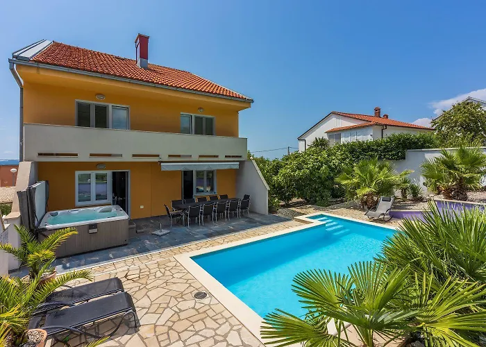 Tatil Evi Exklusives Mit Privatpool, Whirlpool, Meerblick, Billard, Tischtennis, Fitnessgeraete Crikvenica