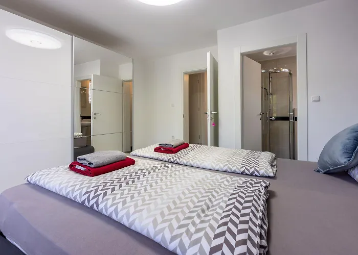 Exklusives Mit Privatpool, Whirlpool, Meerblick, Billard, Tischtennis, Fitnessgeraete Crikvenica